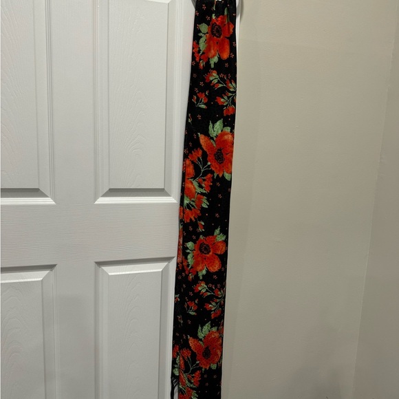 Dolce & Gabbana D&G vintage
Floral Fringe Scarf - Picture 8 of 9